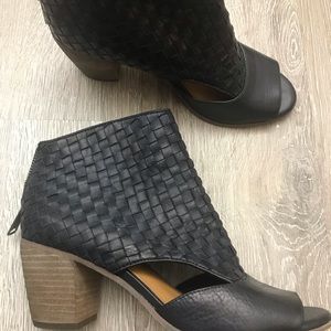 🎉 Patricia Nash Italian leather black shoes size 8 🎉